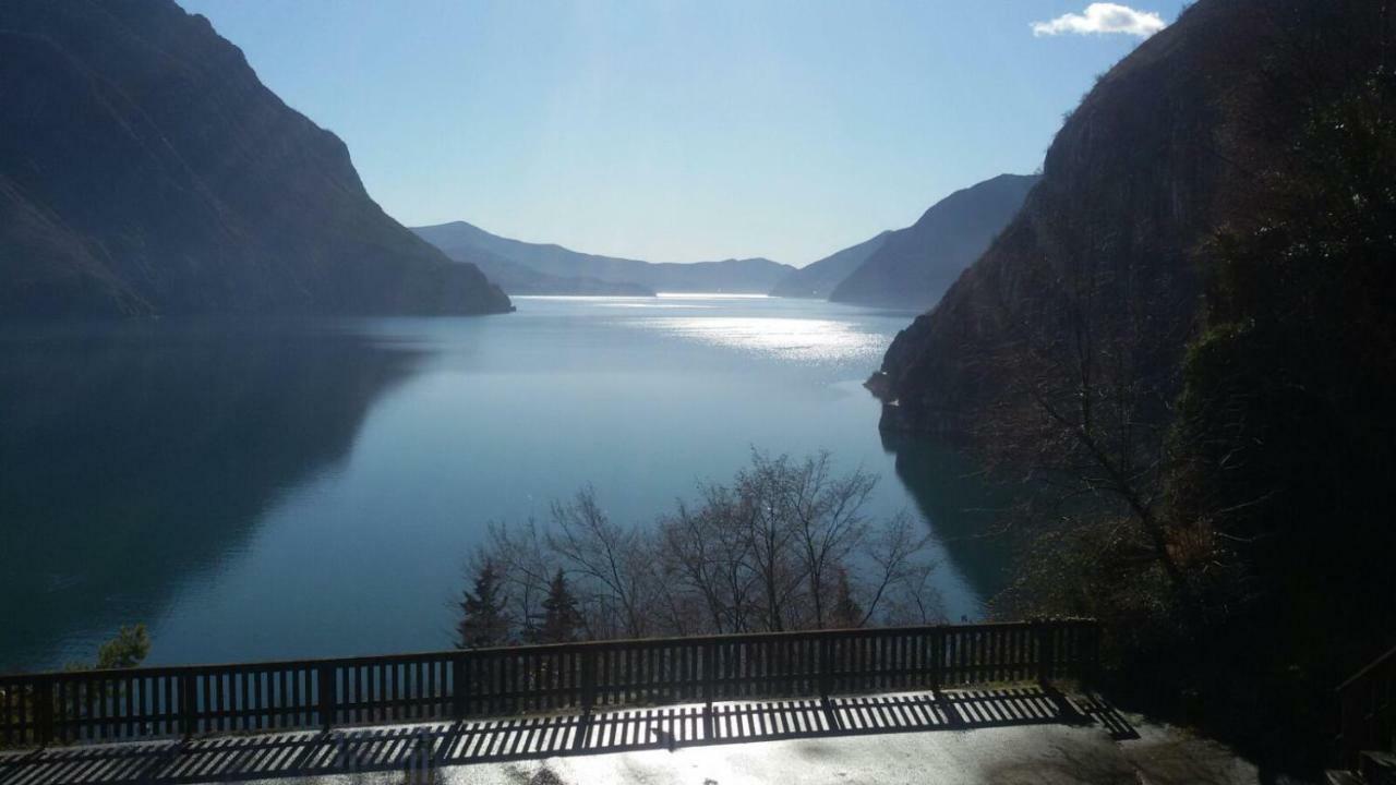 Rocca Sul Lago Кастро Екстер'єр фото